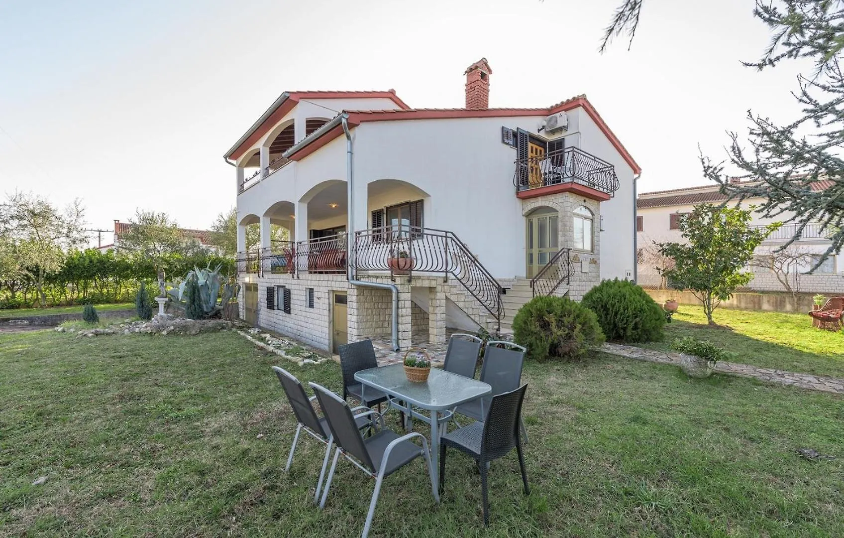 Guest house Apartmani Katalin Musalez