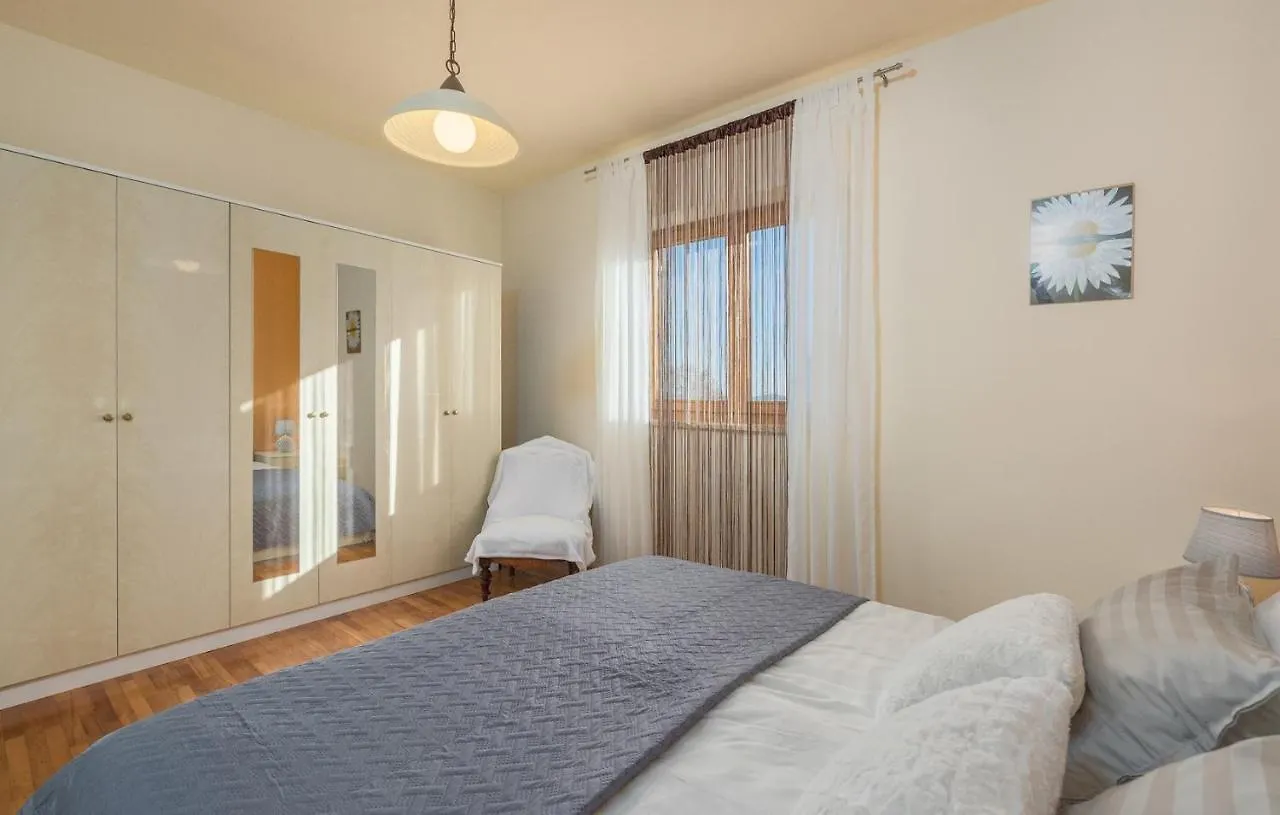 Guest house Apartmani Katalin Musalez